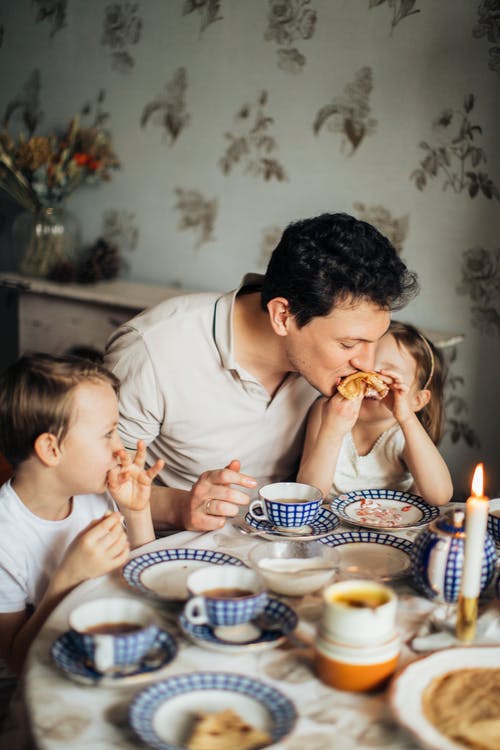 The Importance of Teaching Kids Table Manners
