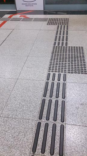 Three places that can make use of tactile ground surface indicators and tiling!