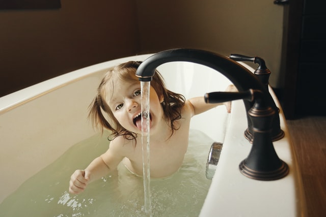 6 Ways to Make Bath Time Fun for Babies