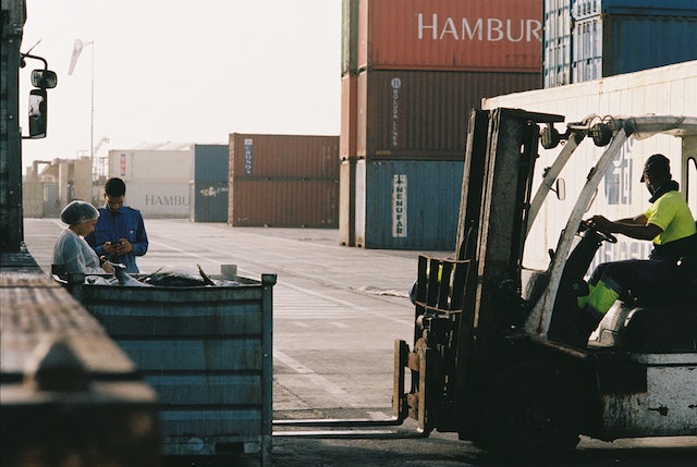 Three things to know about getting your forklift certification and licence the right way